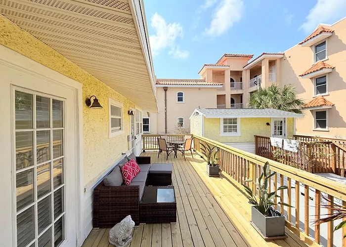 "palms" Gulf-view Historic Retreat Casa rural
